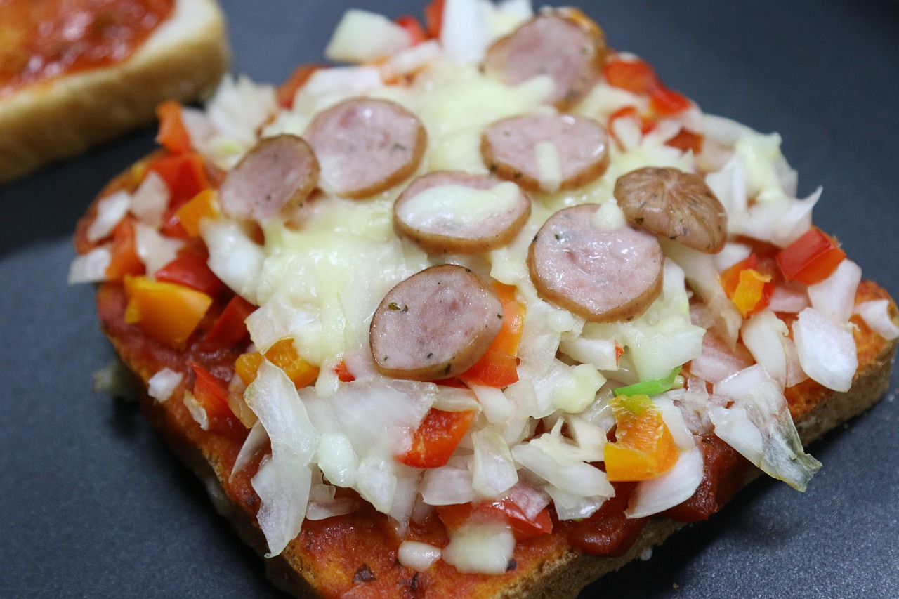 How to Make Dessert Pizza That Everyone Will Love
