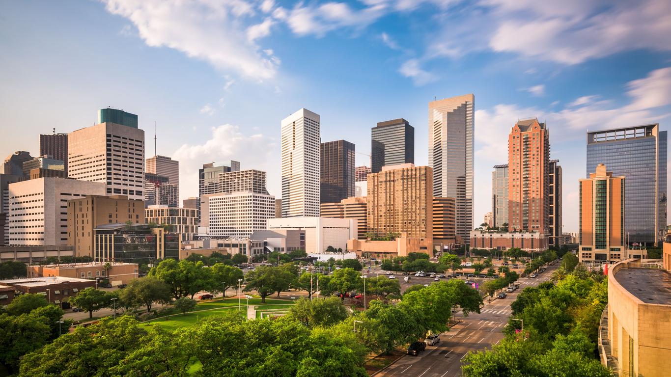 How to Find the Cheapest Flights from Houston to Barcelona