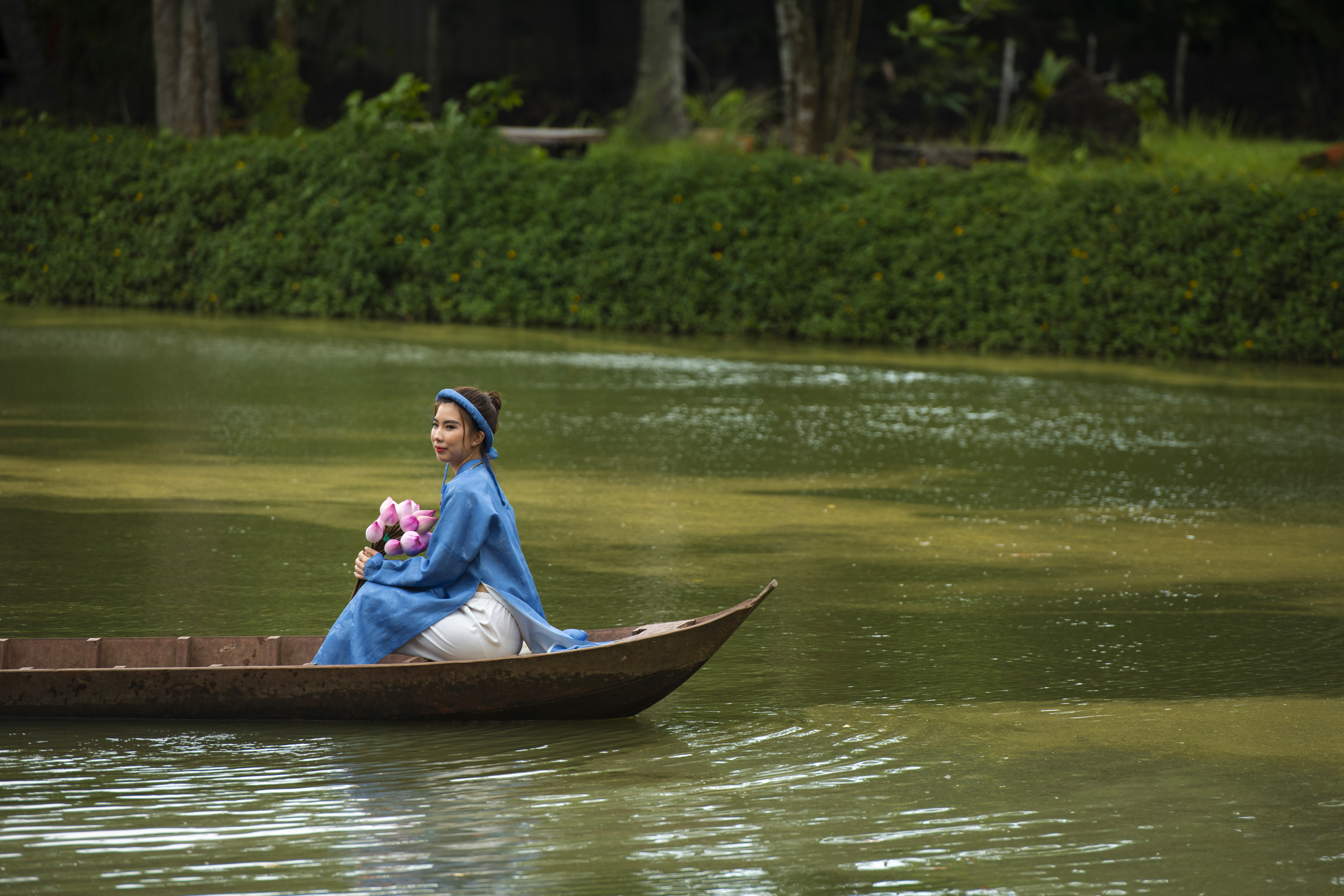 Paisu Pok Lake: The Bluest Lake in Indonesia