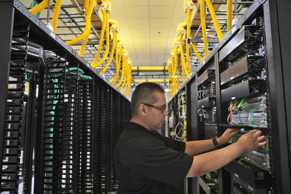The Pros and Cons of SSD vs. HDD VPS Hosting
