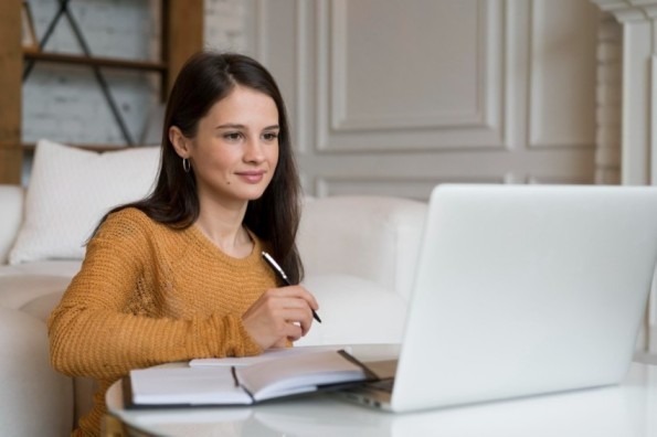IT Courses After 12th Commerce for Girl Students