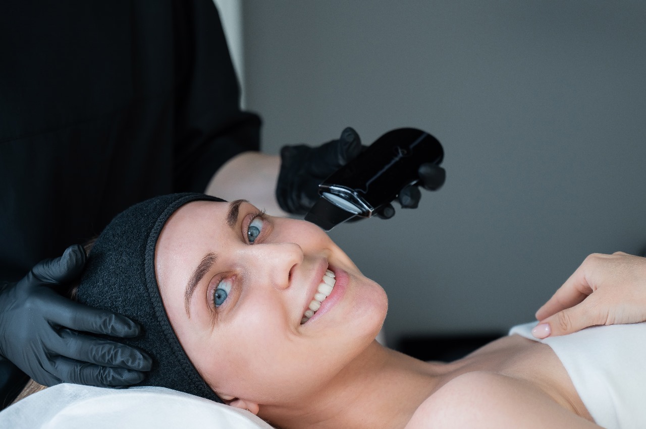 Face Lifting Treatment in Hauz Khas – Rejuvenate & Lift Your Skin