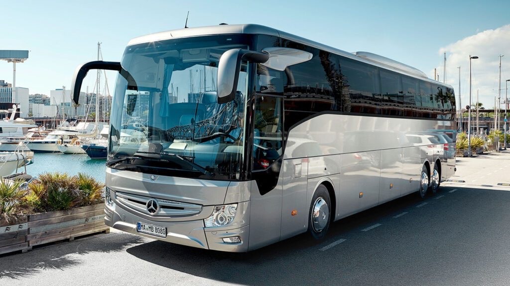 Top Reasons to Choose Coach Hire in Hull for Your Group Travel