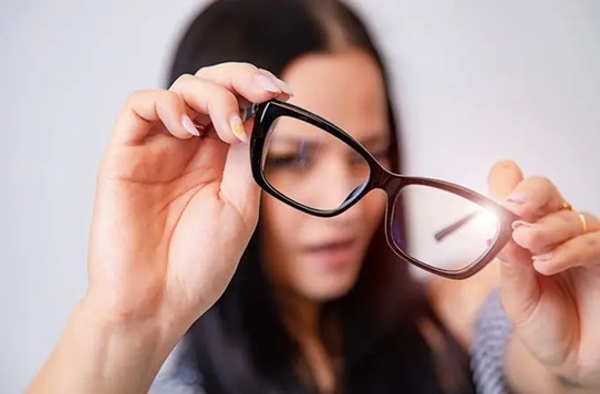 How a Chance Encounter Helped Me Reduce My Dependence on Glasses