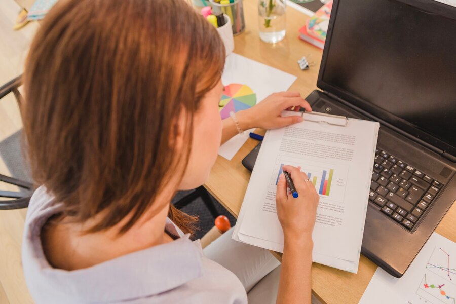 Explore the Difference Between Paraphrasing & Summarizing