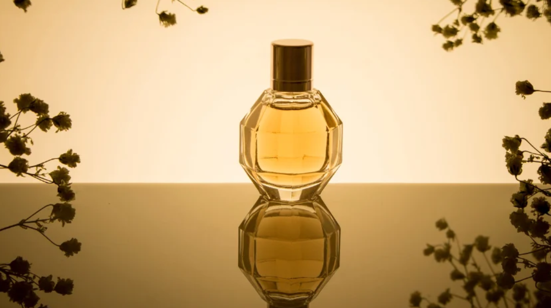 Realza tu Atractivo Naturalmente con la Colección Exclusiva de Perfumes y Feromonas