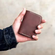 Slim & Stylish Men Wallets – Top Picks 2025