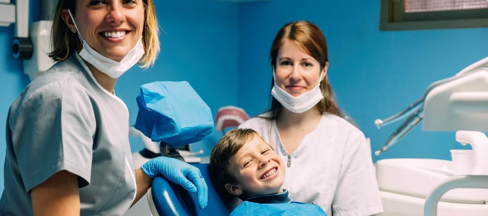 Alles wat u moet weten over beugels, tandkroonimplantaten en bijtplaten in Oud-Turnhout