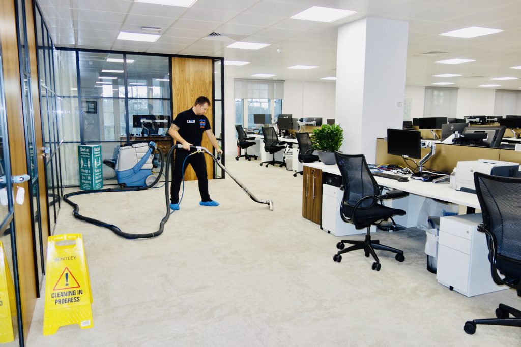 How to Choose the Right office cleaning service London