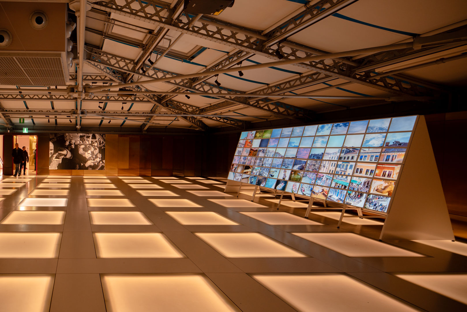 A Close-Up Review On An Art Gallery: Functions & Significance
