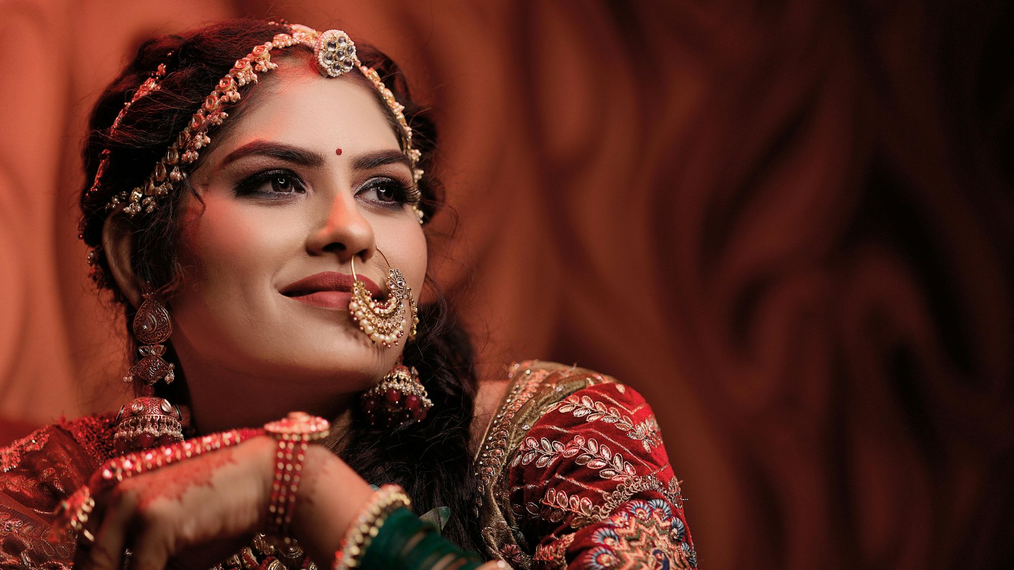 How Do You Pick Women's Dress Code for Special Occasions?