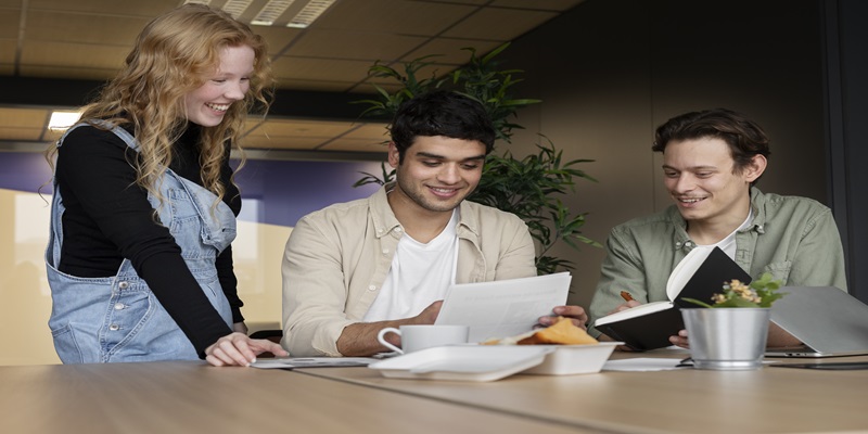 Choosing the Right BBA College in Mumbai for a Bright Future