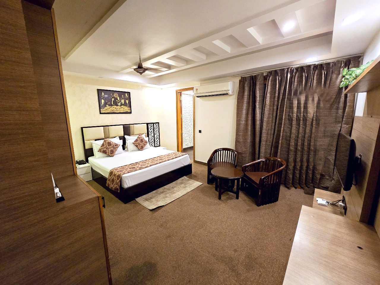 Affordable Hotel Rooms Near Metro Station in West Delhi