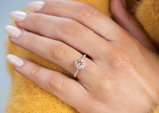 7 Tips for Choosing a Promise Ring Finger