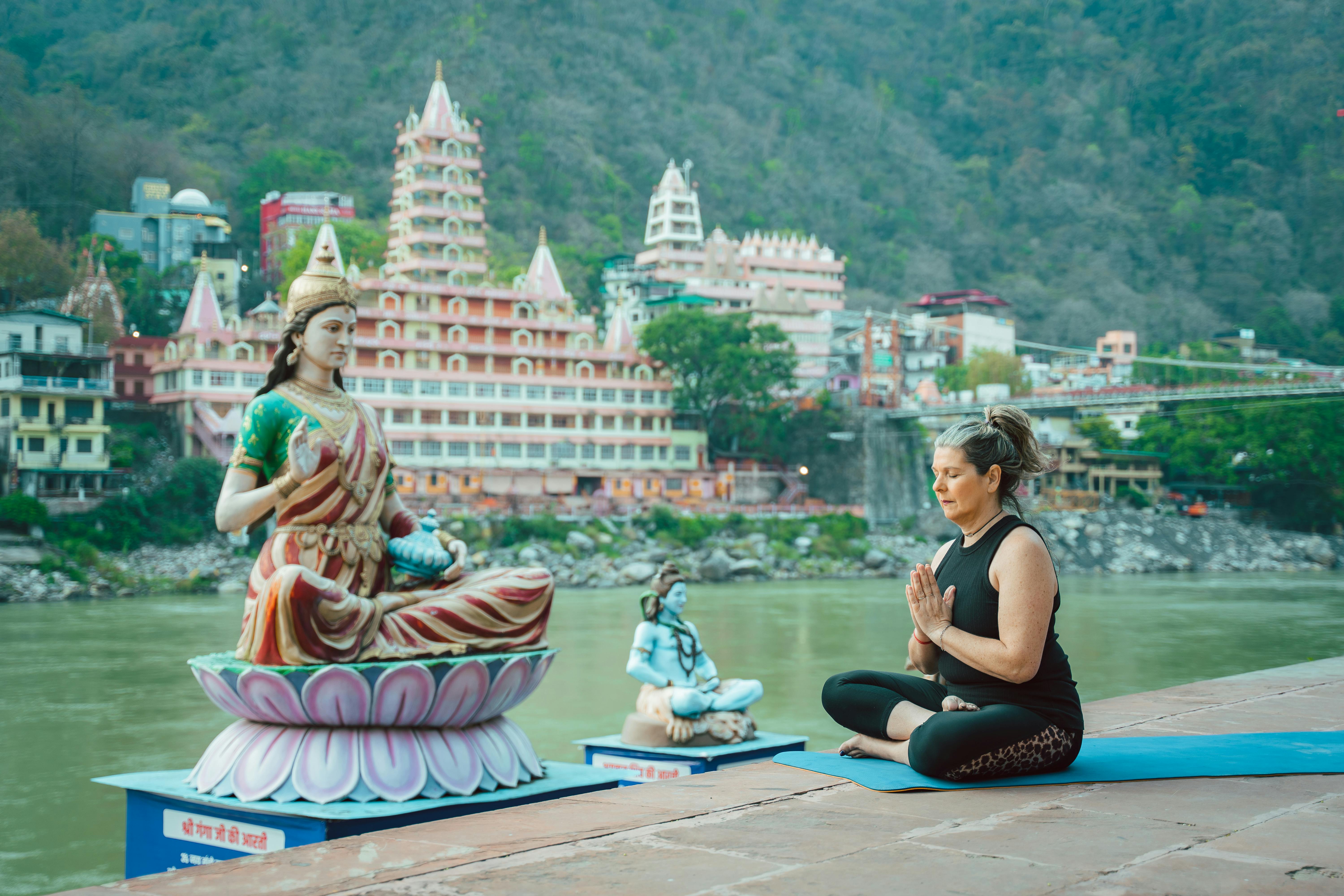 7 Sacred Ghats & Temples You Can’t Miss in Rishikesh