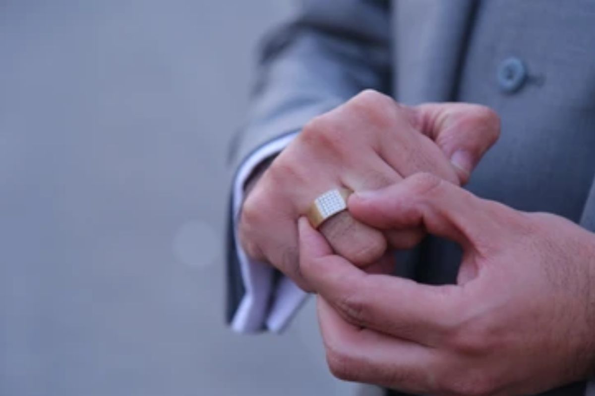 Om Design Gold Ring for Man: Lightweight Everlite Options