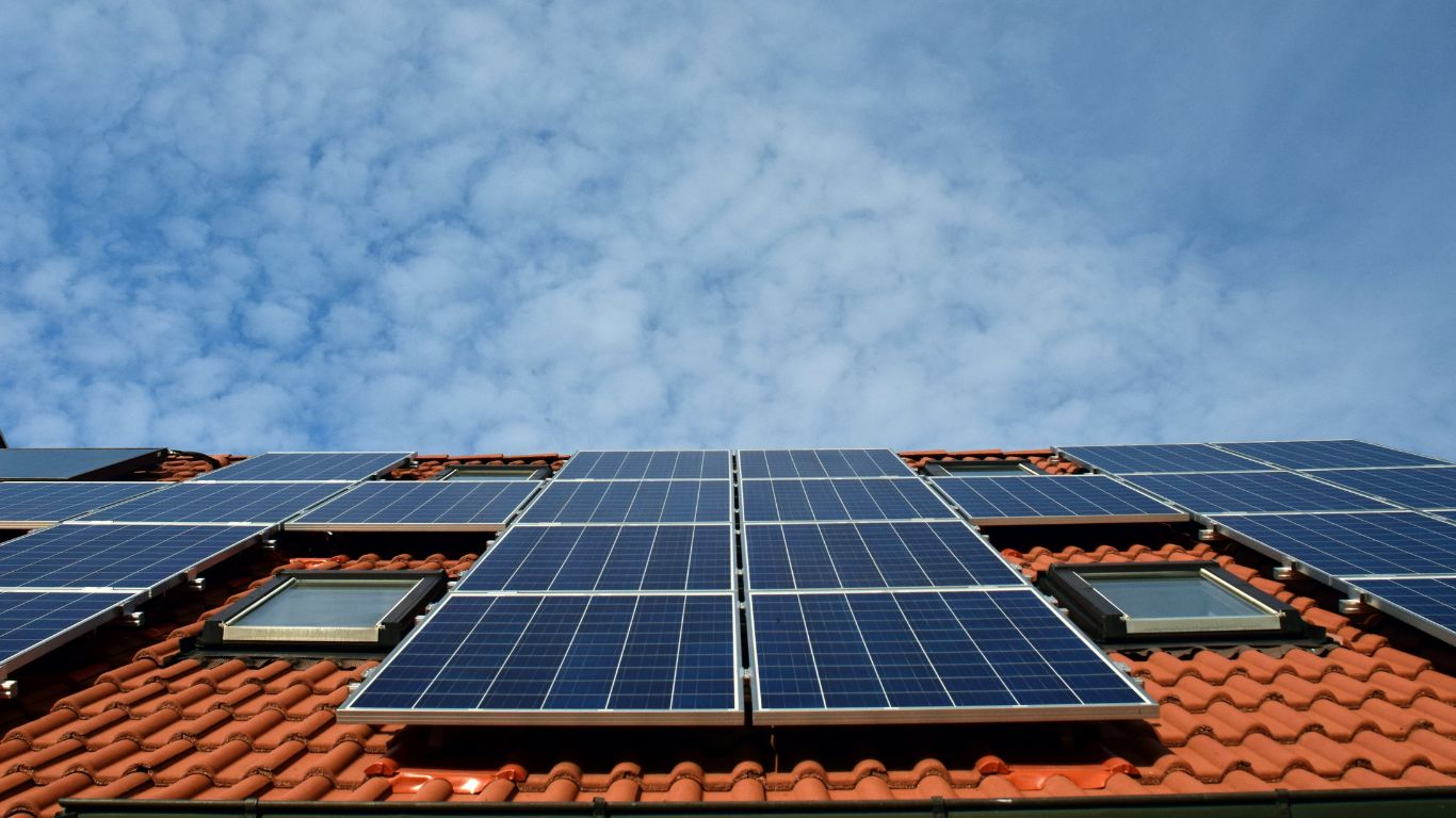 Affordable Hybrid Solar Installation Near Me – Fast & Reliable in 2025