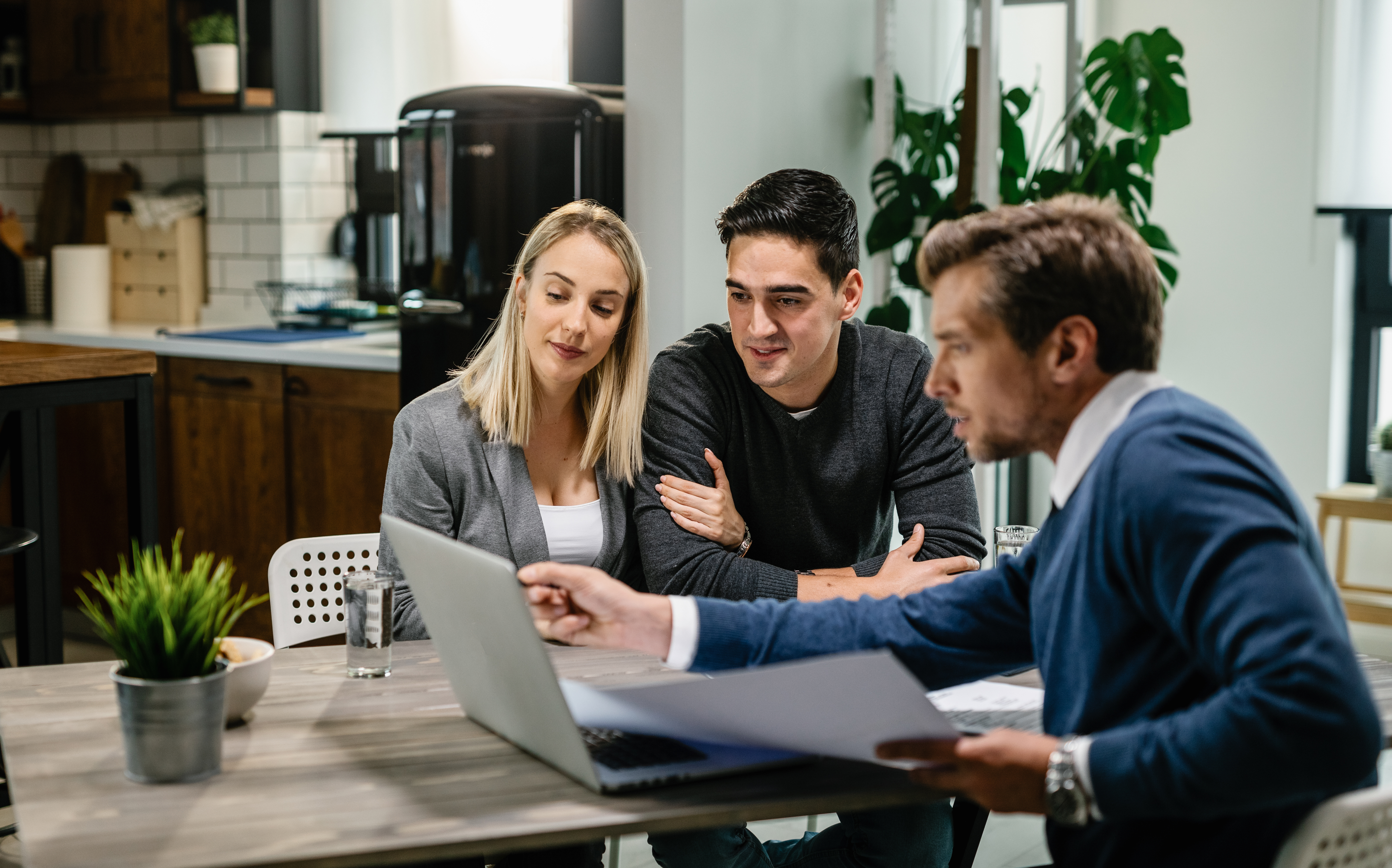 Why Becoming an Insurance Advisor is a Great Career Move
