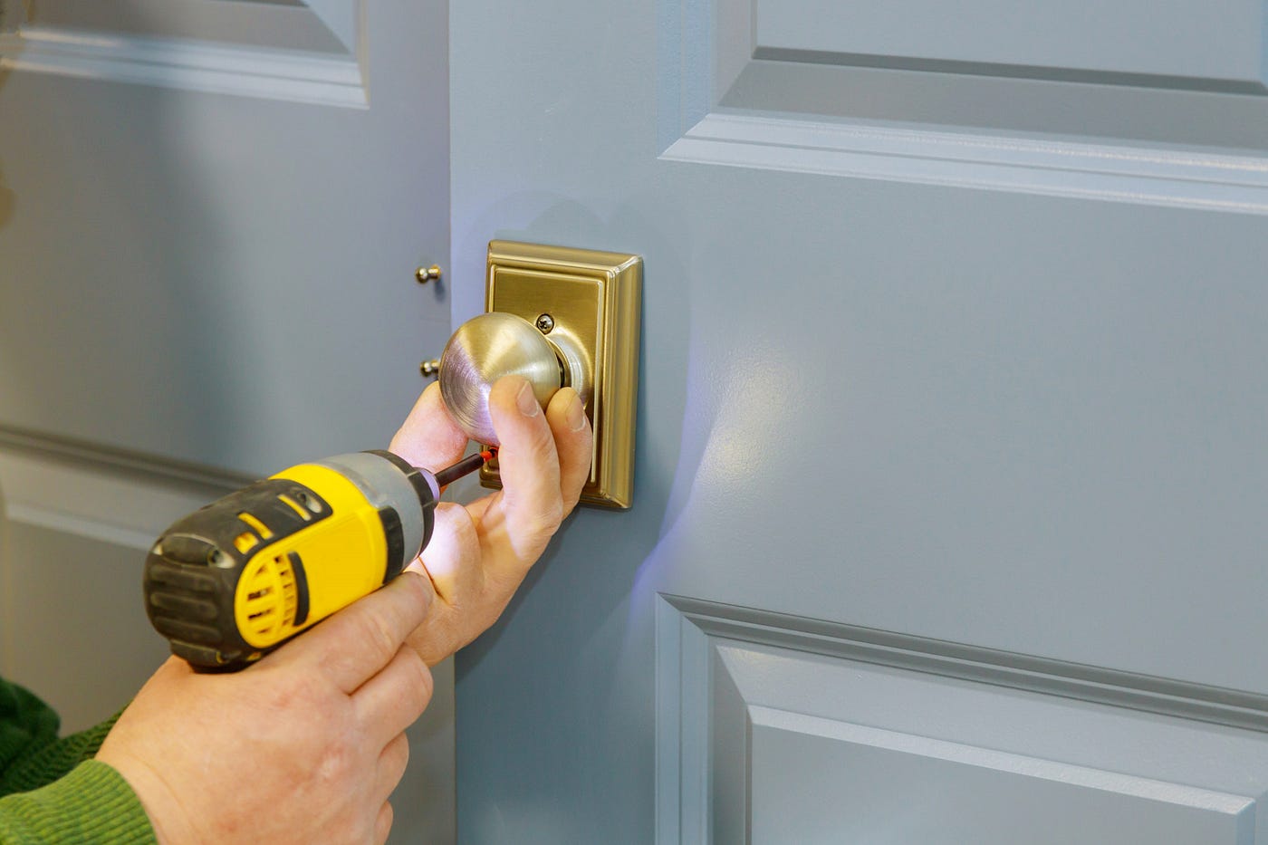 Can’t Open Your Safe? Find a Locksmith Near Me in Dubai Today