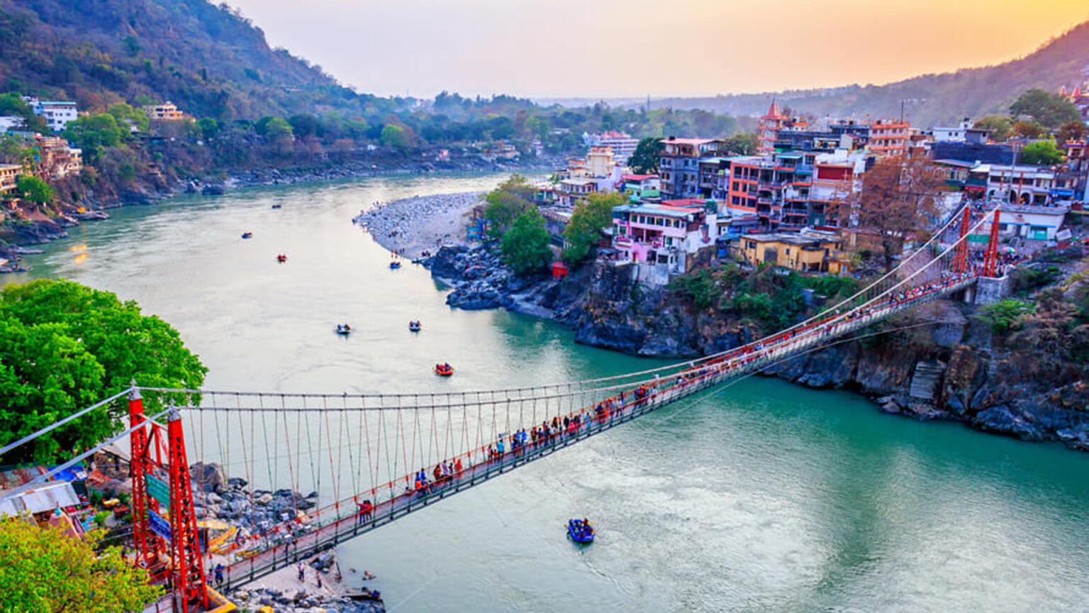 Laxman Jhula vs. Ram Jhula: Which Area Has Better Balcony Rooms?