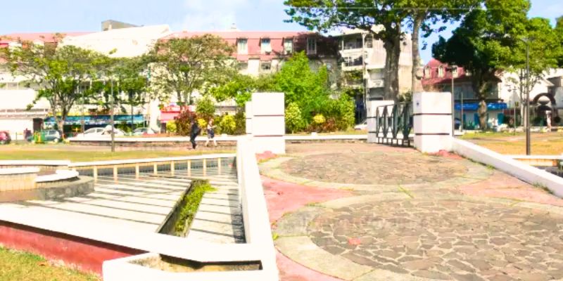 Uncover Guadeloupe: Your Perfect Travel Guide at the Air France Office in Pointe-à-Pitre.