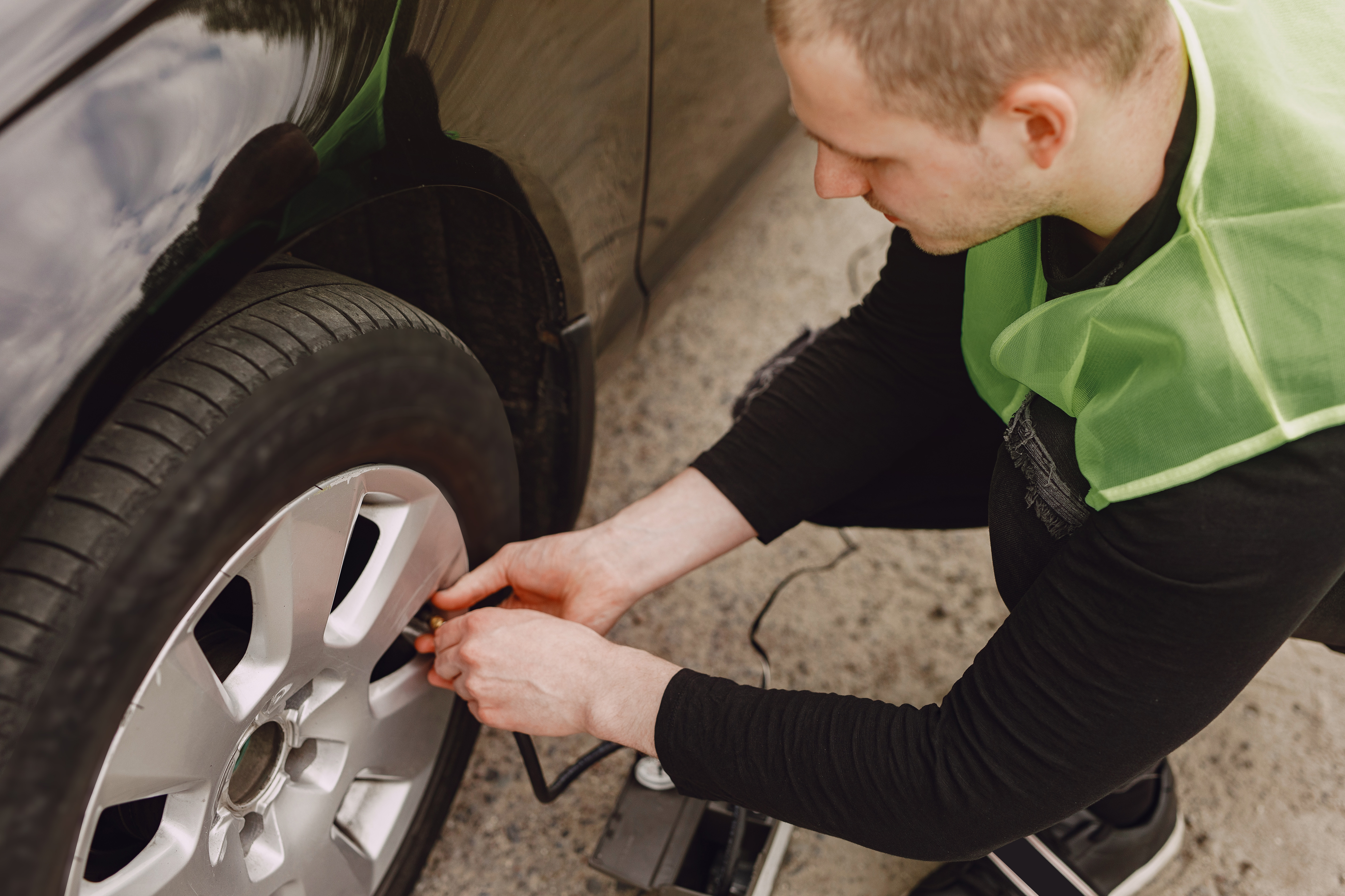 How to Change a Flat Tire in 10 Minutes