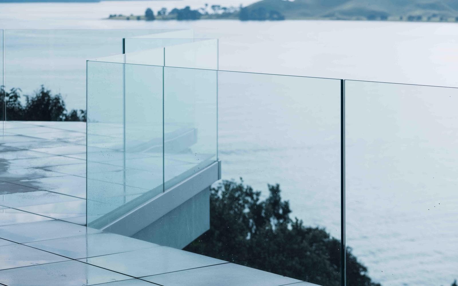 Top Glass Balustrade Trends for Modern Commercial Spaces