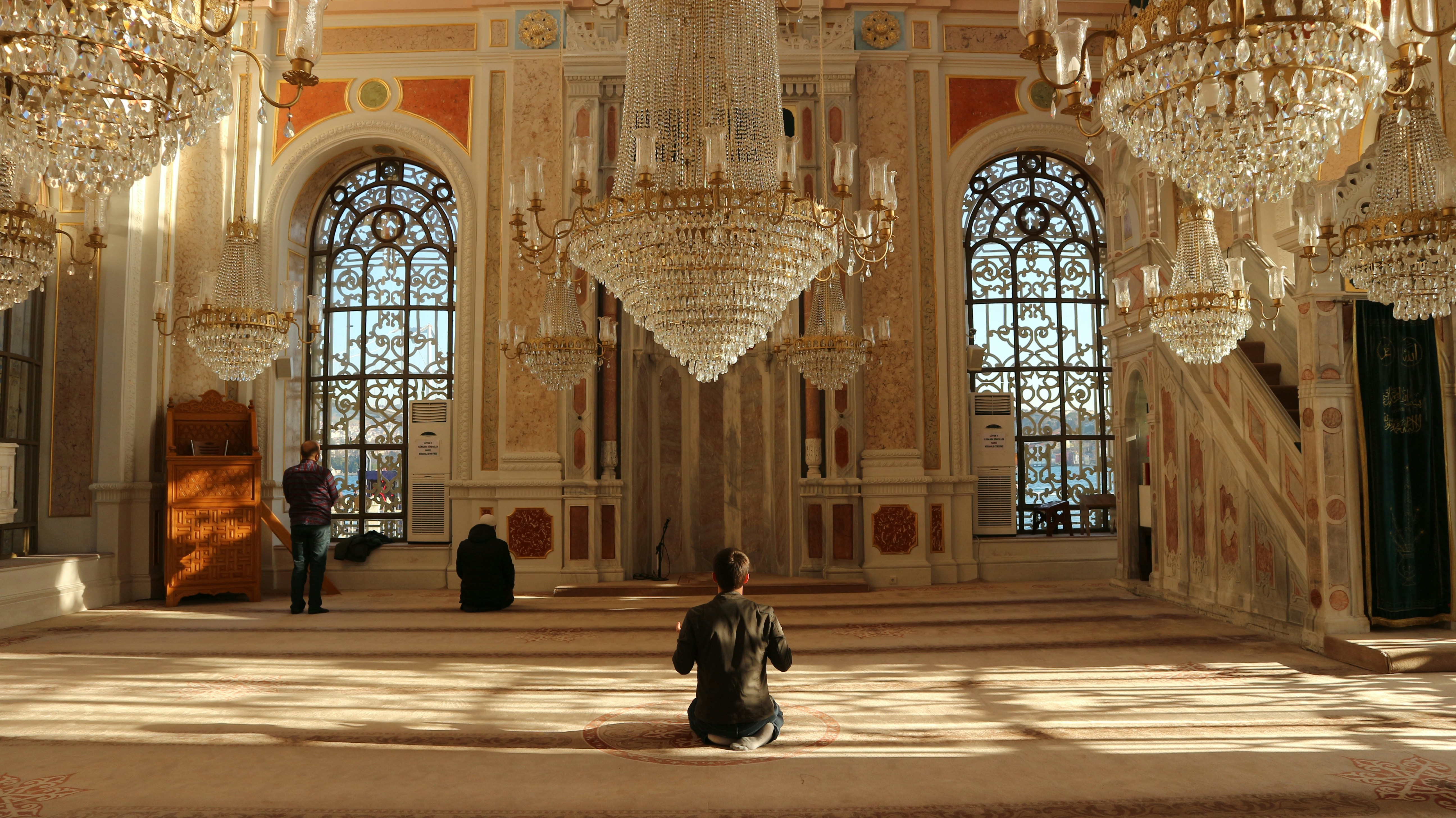 What Makes a Good Family Umrah Package? 9 Things to Check