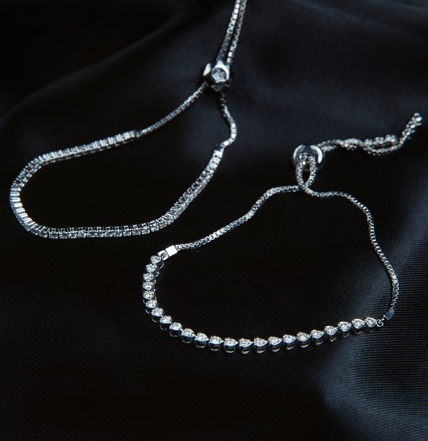 How to Style a Diamond Tennis Necklace for Everyday Wear?