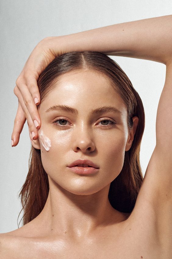 What Is Isotroin and How Does It Help Severe Acne?