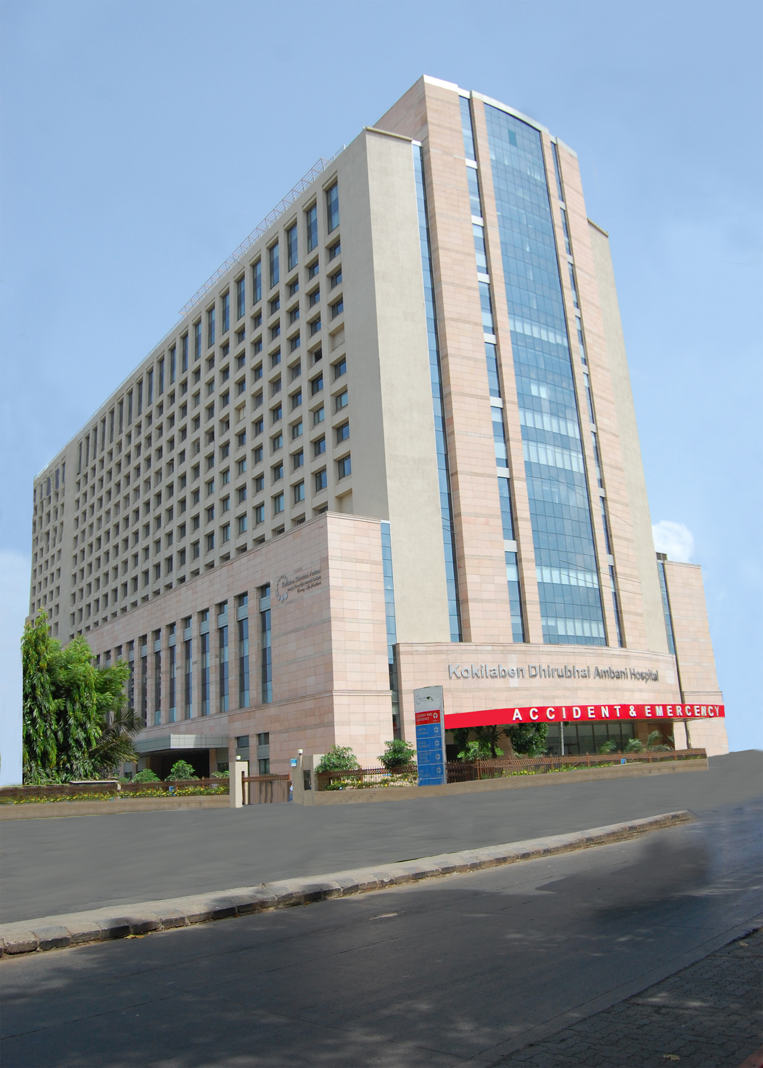 Top 7 Reasons to Choose Kokilaben Hospital for Spine Surgery in Mumbai