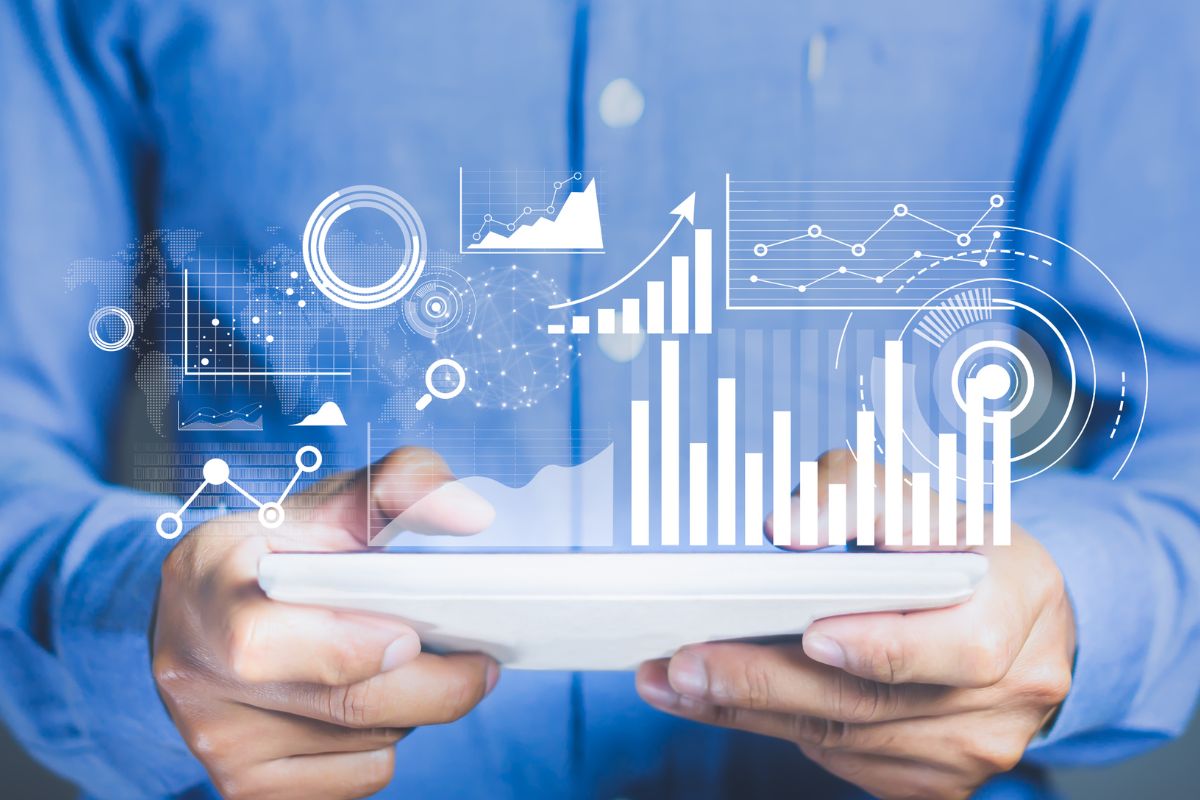 What is the purpose of transforming raw data into business intelligence?