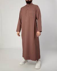 De Mooiste Qamis voor Mannen met Perfecte Details bij Aboe Safiya