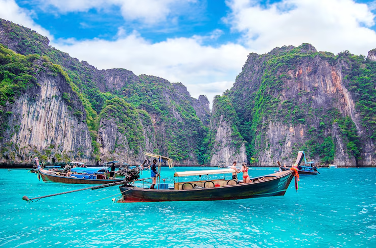 Why Thailand Tours Are Perfect for Group Travel in 2025