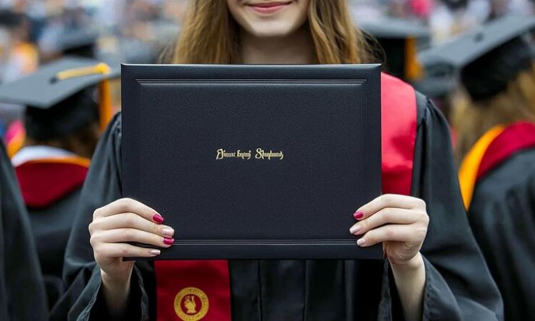 How to Choose the Best Leather Diploma Holder for Your Achievement