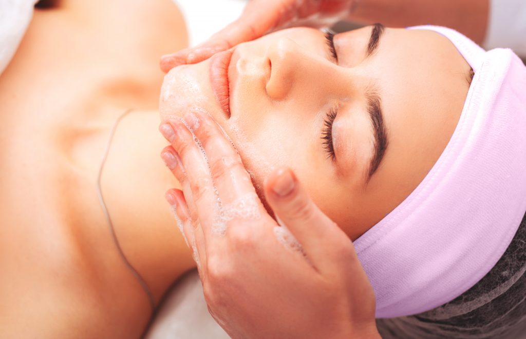 Does Hydrafacial Help Control Skin Oil?