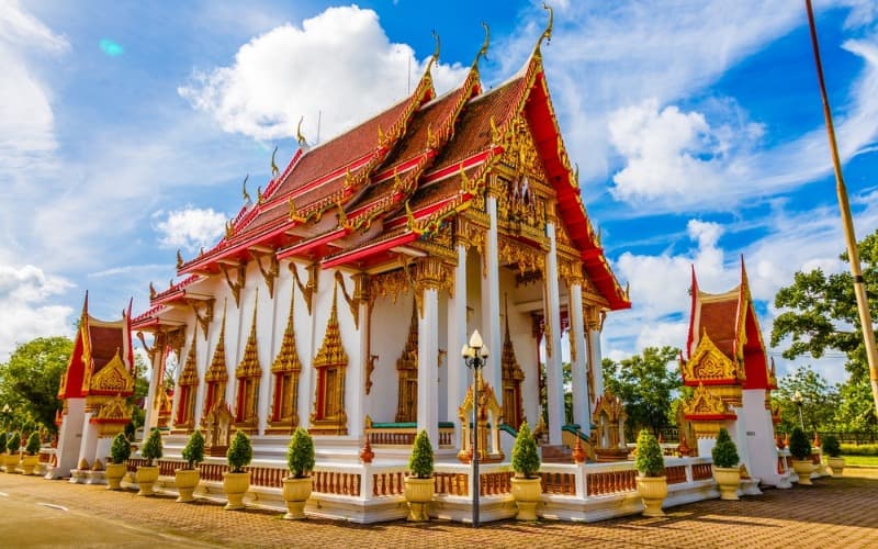 A Glimpse into Tradition – My Visit to a Local Temple in Phuket