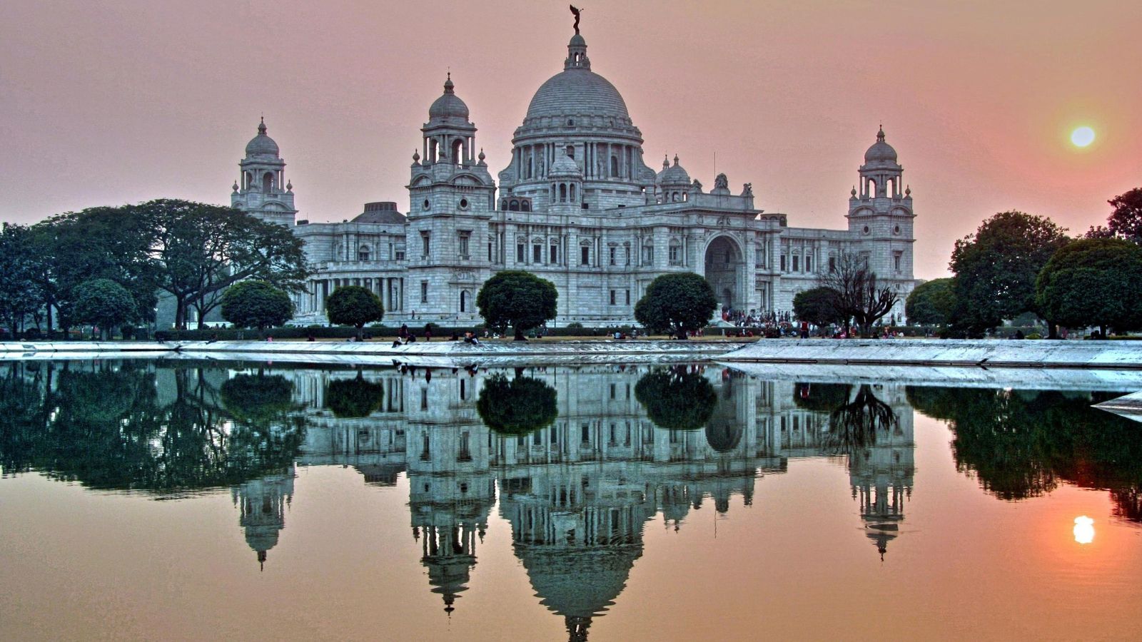 Discover History and Beauty at the Victoria Memorial Today