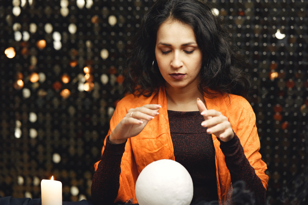 Lead the best life through the Knowledge of the Best Astrologer in Toronto