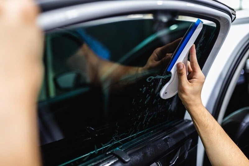 Top Factors to Consider When Finding a Reliable Window Tinting Service