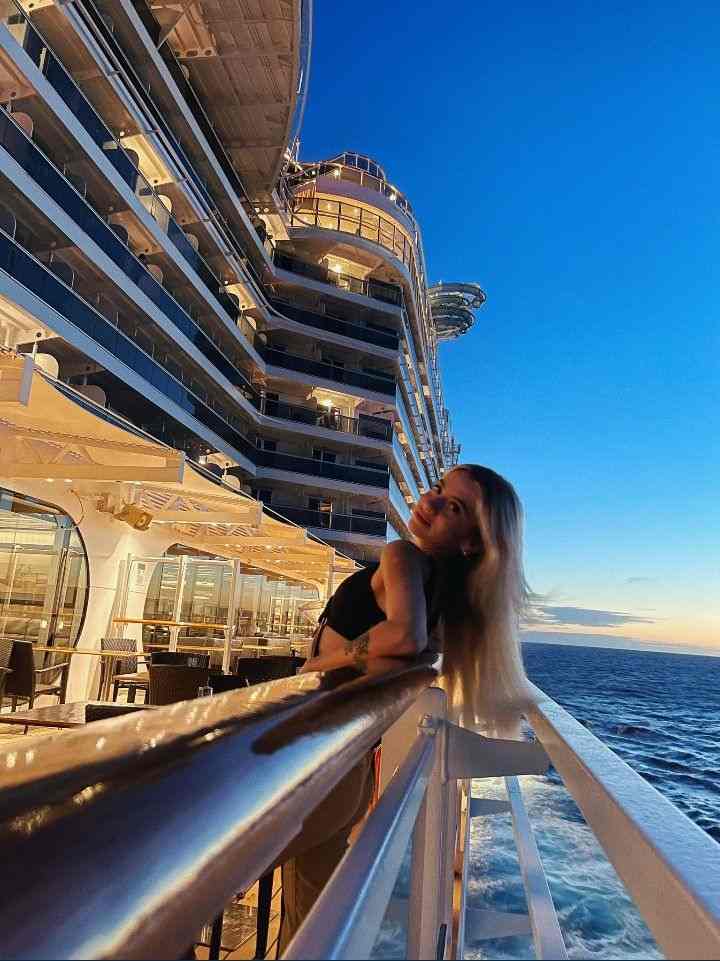 11 Ways to Contact Celebrity Cruise Customer Service via Phone, Email or Chat: Step by Step Guide