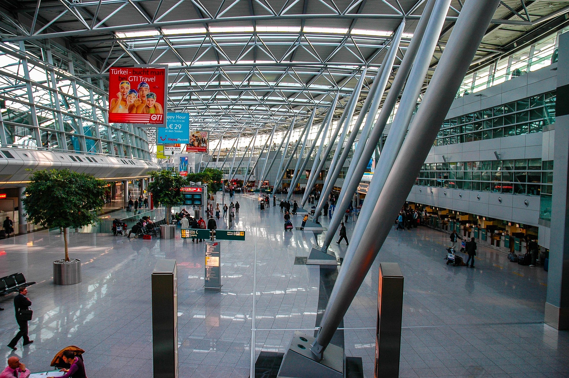 Reliable and Affordable Jeddah Airport to Makkah Taxi | UmrahCabs4U