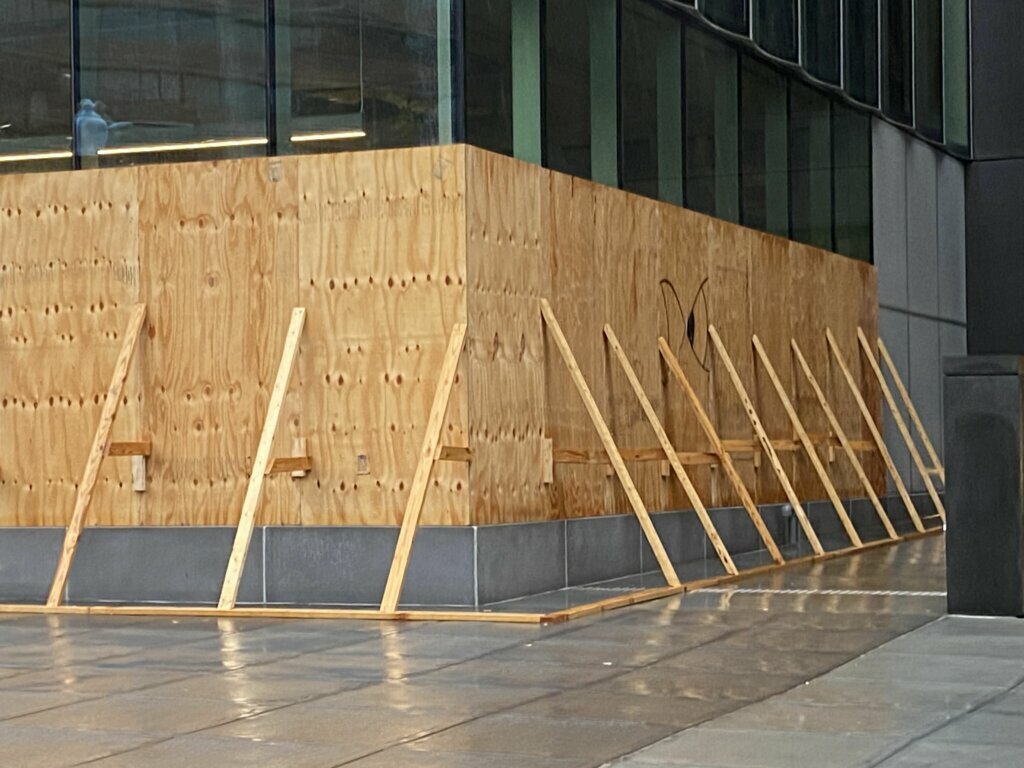 Who Provides Reliable Emergency Board-Up and Tarping Services?