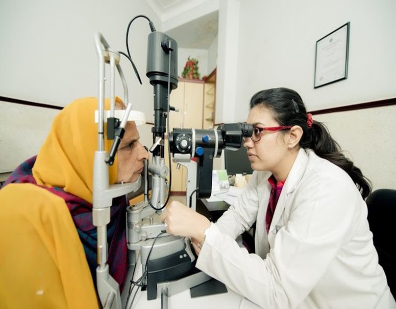 Common Eye Problems and How an Eye Specialist Can Help