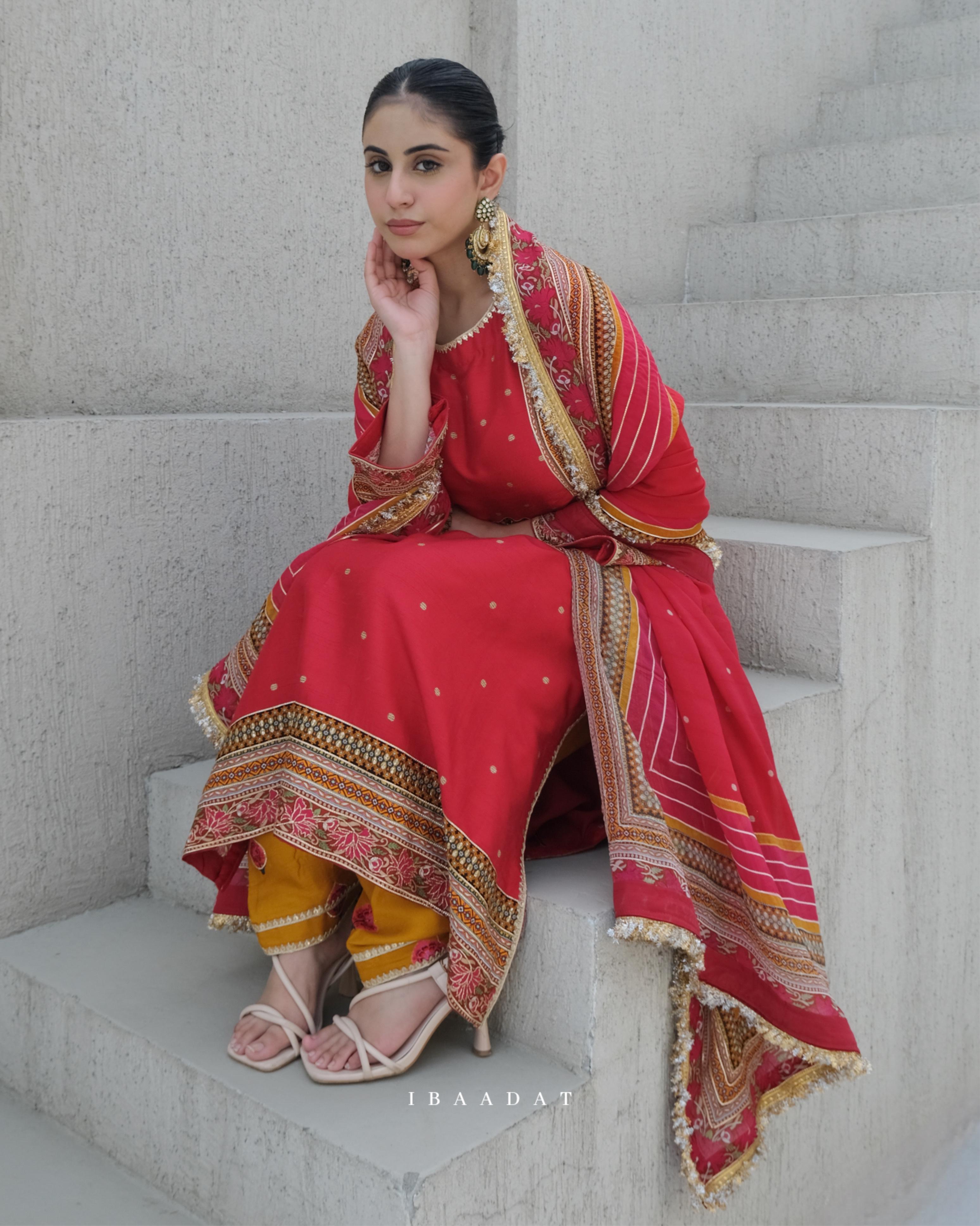 Choosing the Right Fabric: Georgette vs Crepe vs Silk Suits