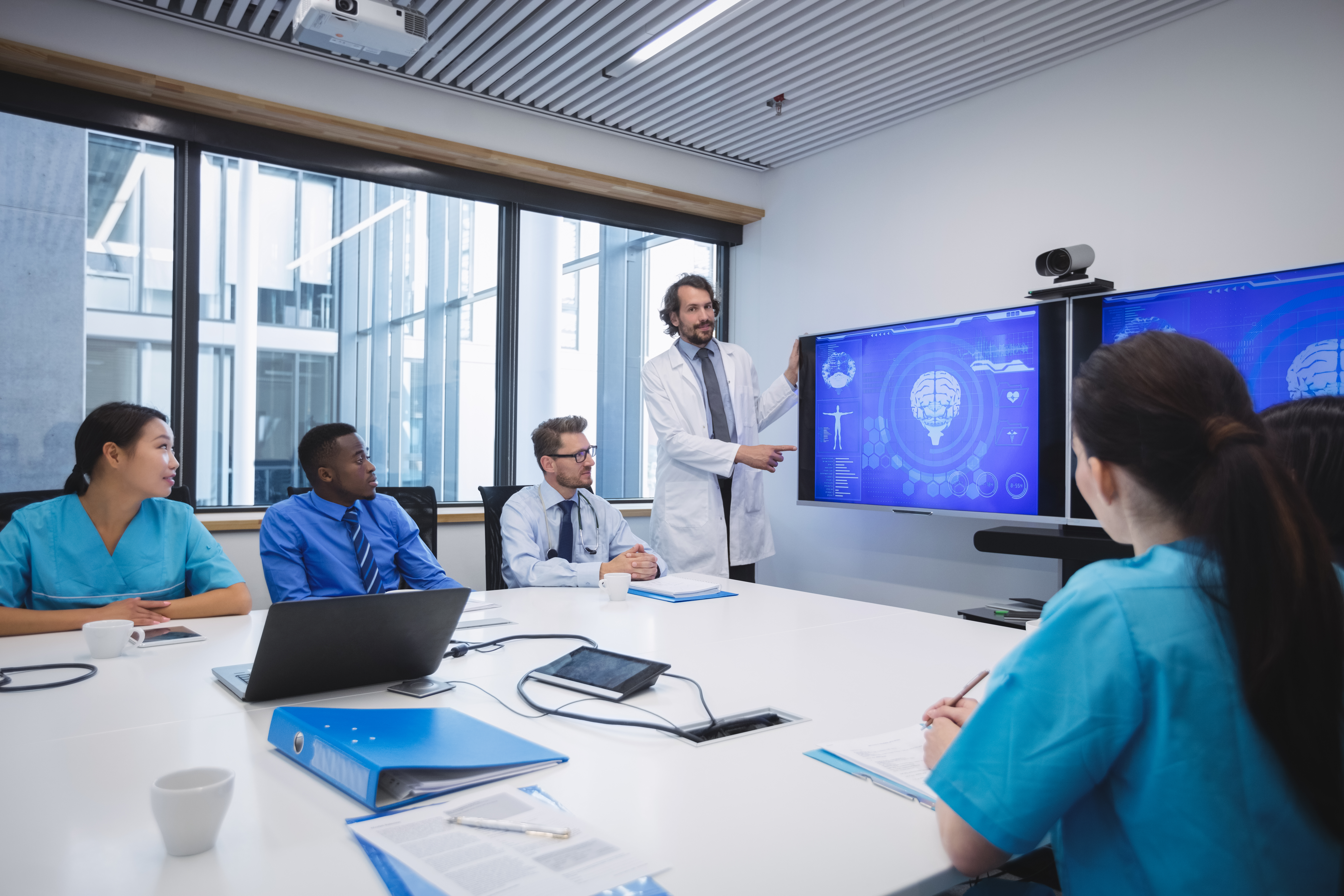 What to Expect from a Healthcare Management Course: Curriculum & Career Paths