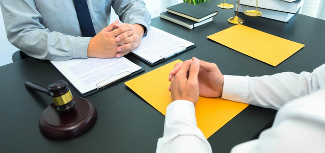 When to Contact a Personal Injury Lawyer After an Accident