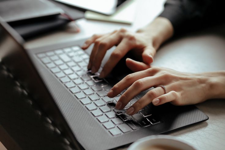 MacBook Camera & Keyboard Problems? Dubai Users, Here's What You Need to Know Before Getting It Repaired