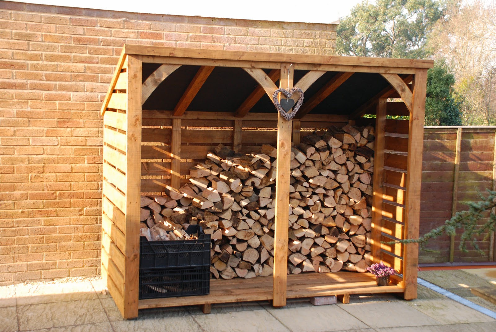 How to Pick the Perfect UK Log Store for Your Space and Budget