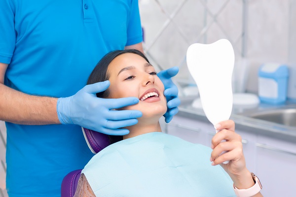 Smile Makeovers: Integrating Cosmetic Dentistry With Facial Rejuvenation Techniques